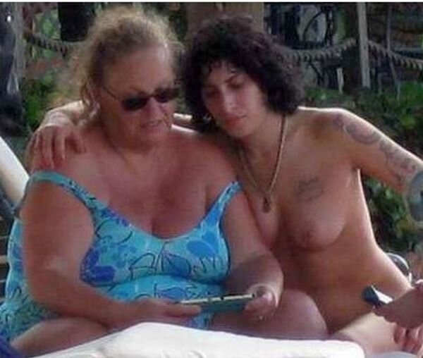 Amy Winehouse Topless Thanks To Fisk S picture