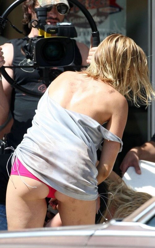 Amy Smart ass picture