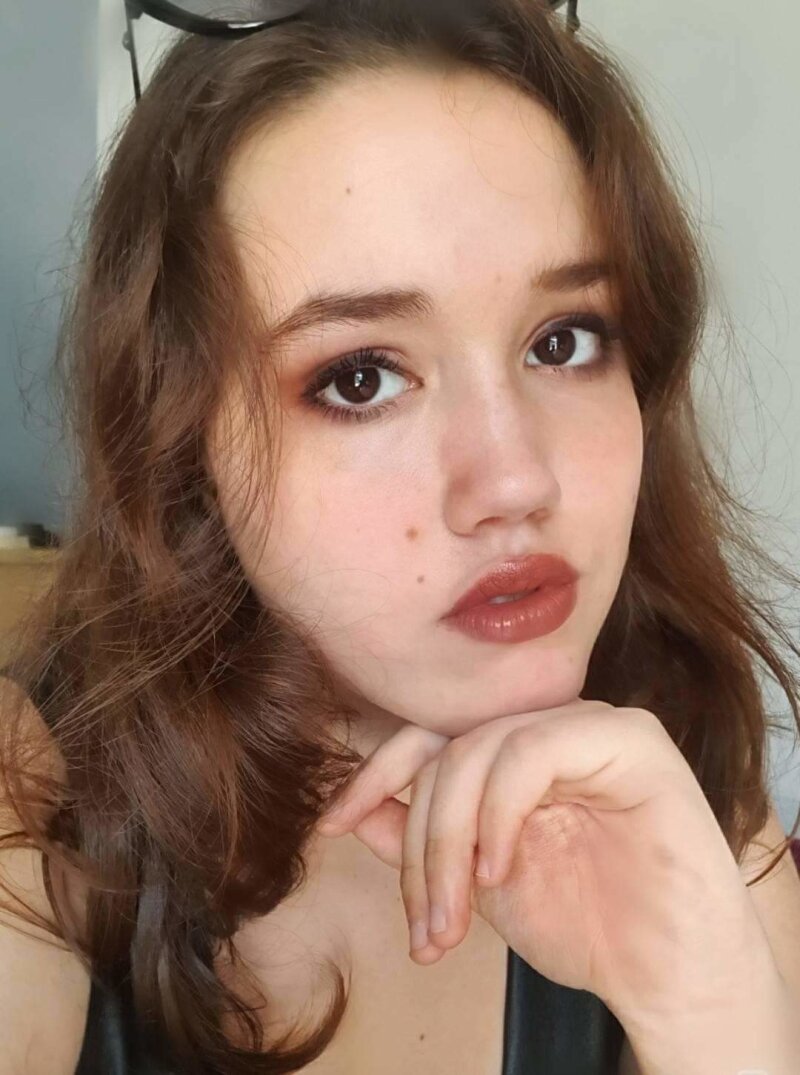 Cute Teen with Little Angel Face picture