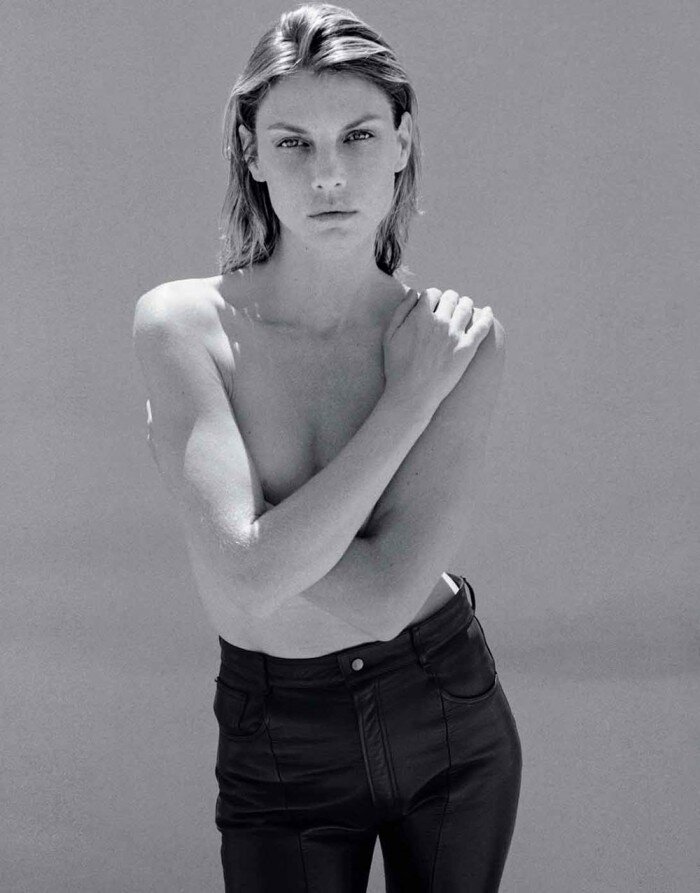 Angela Lindvall est très sexy en bikini picture