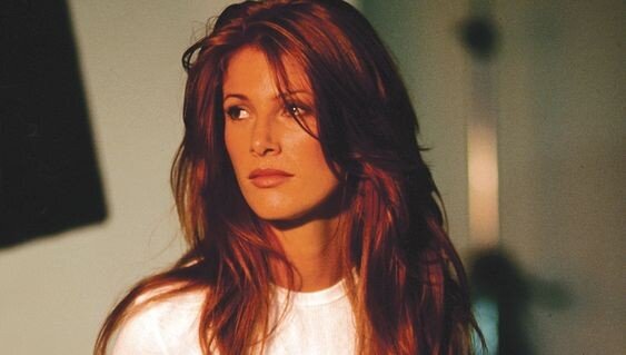 Angie Everhart picture
