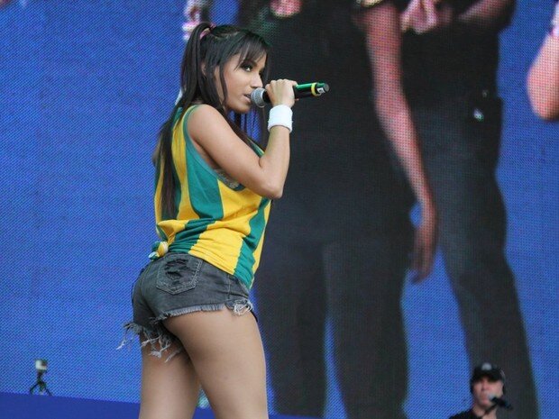 Mc Anitta picture