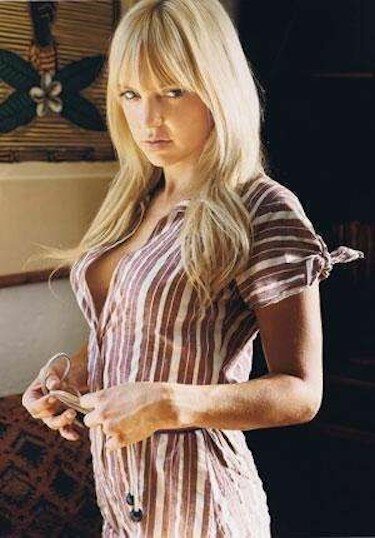 ANNA FARIS picture