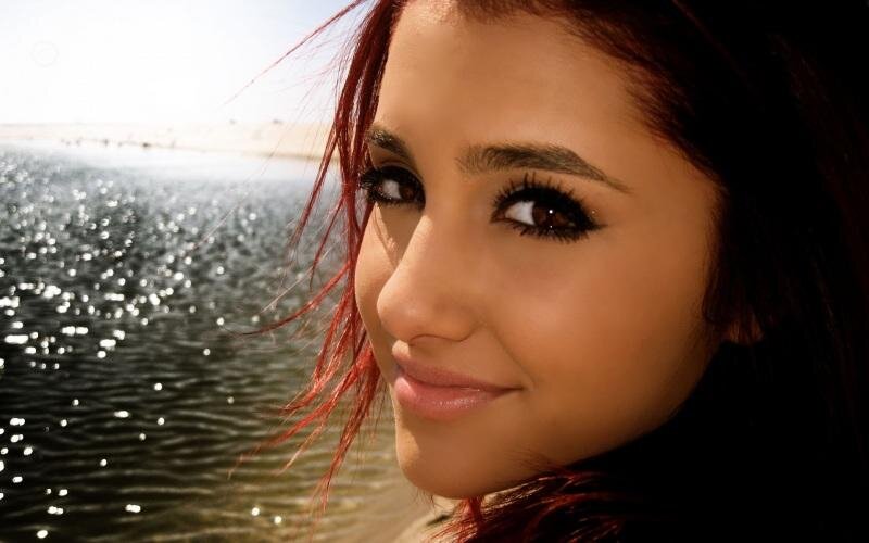 Ariana Grande Nice Eyes Brown pelo picture