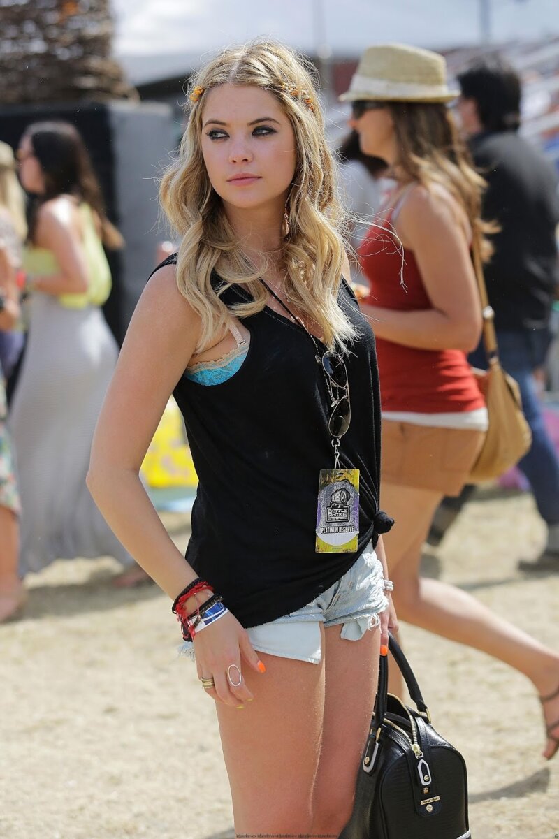 Ashley Benson -12/89 -5'4''- 36-25-34''- 34B-Bra - 119lbs - 8-Shoe, Sweet Cunnilingus! - Yum! Yum! picture