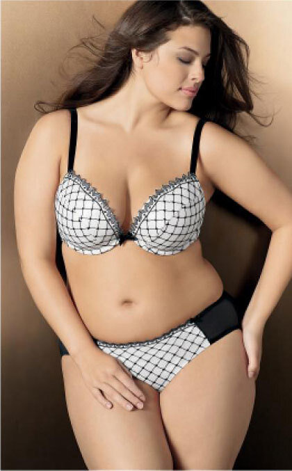 Ashley Graham 5ft9in (175 cm) 170lbs (77 kg) picture