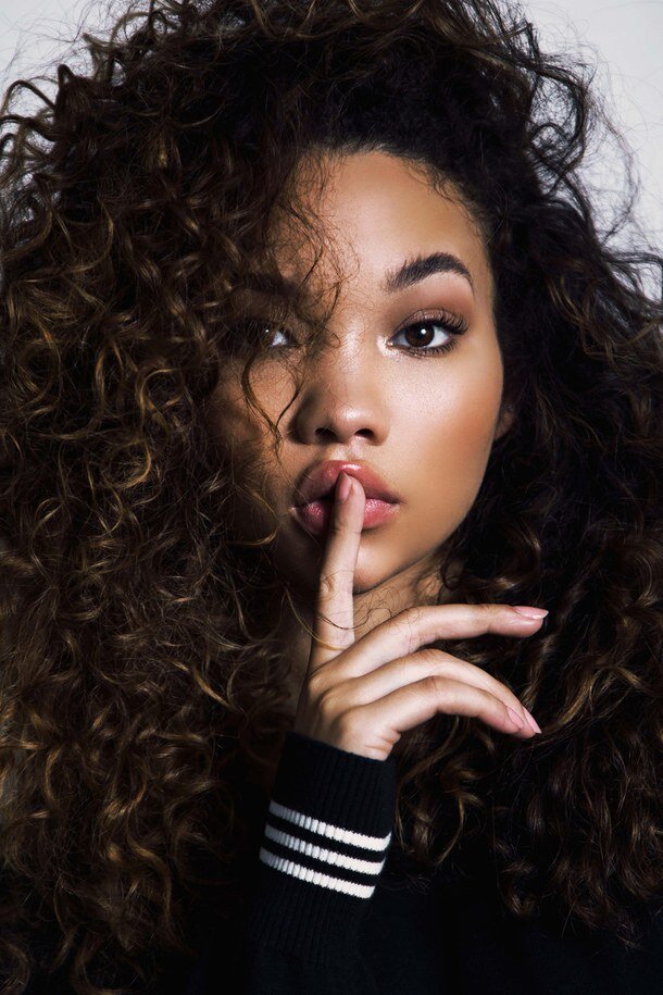 Ashley Moore -7/93 -5'8''- 34-24-32''-34A-Bra -112lbs -7.5-Shoe, Sweetheart Model Cunnilingus! -Yum! Yum! picture