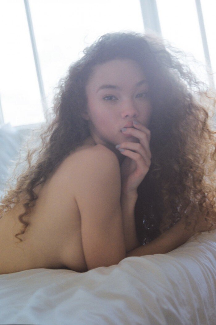 Ashley Moore est sublime en lingerie picture