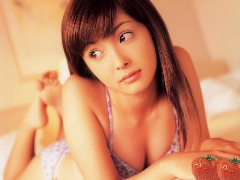 Cute Japanese actress Aya Hirayama picture