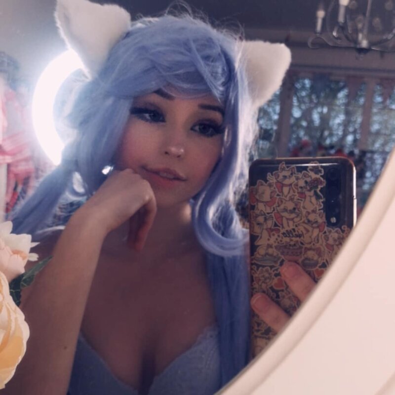 Belle Delphine blue hair kitty picture