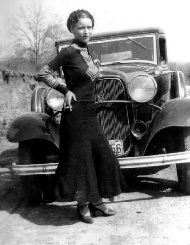 The real gun Moll Bonnie Parker! picture