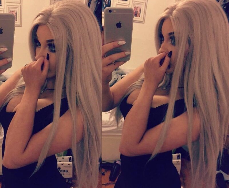 Brandi Hall the bimbo puts on slut make-up - FOTA picture