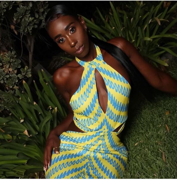 bria myles curvy ebony model picture