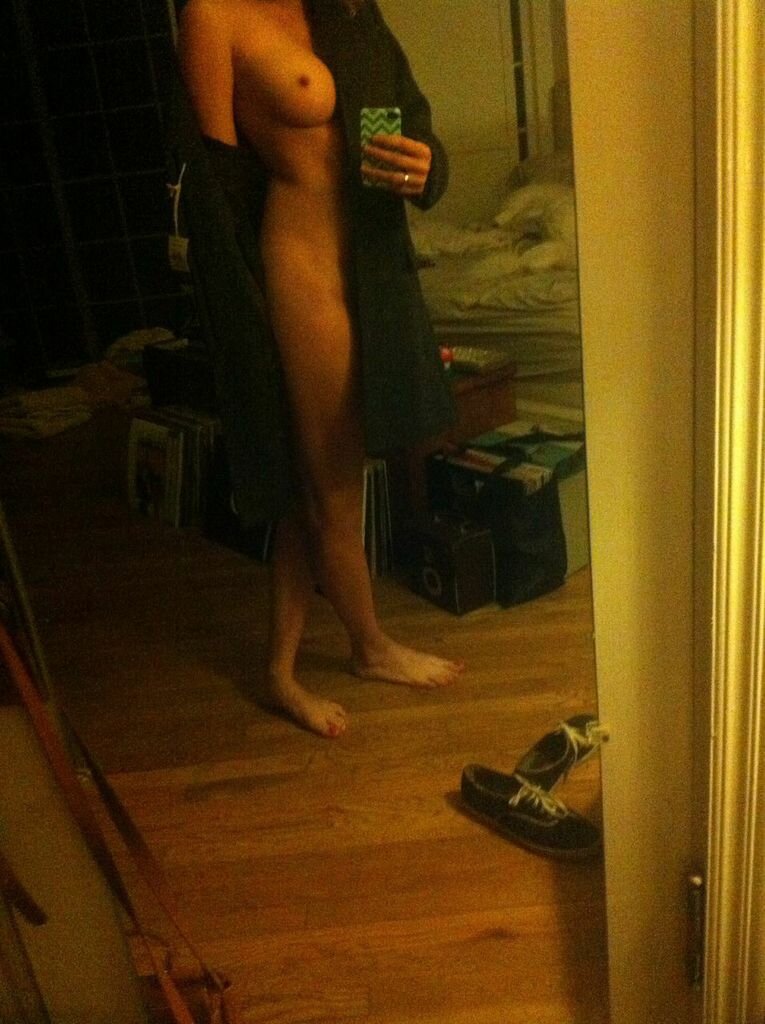 Brie Larson ; nude photos. picture