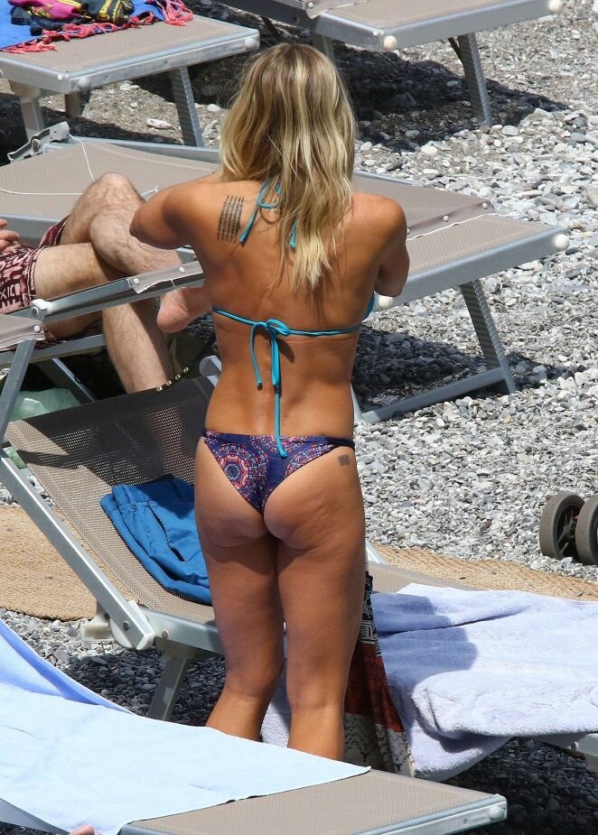 Brittany Daniel bikini ass picture