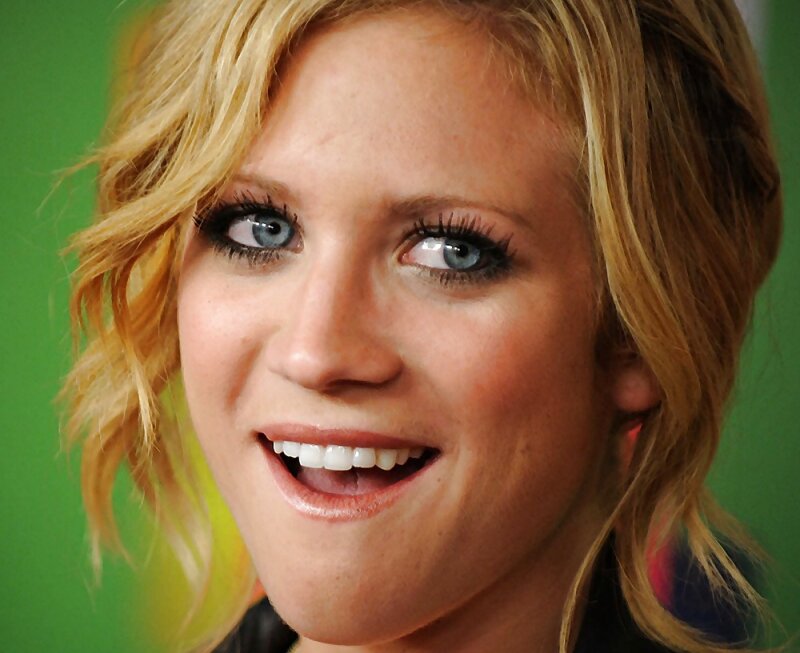 Brittany Snow picture