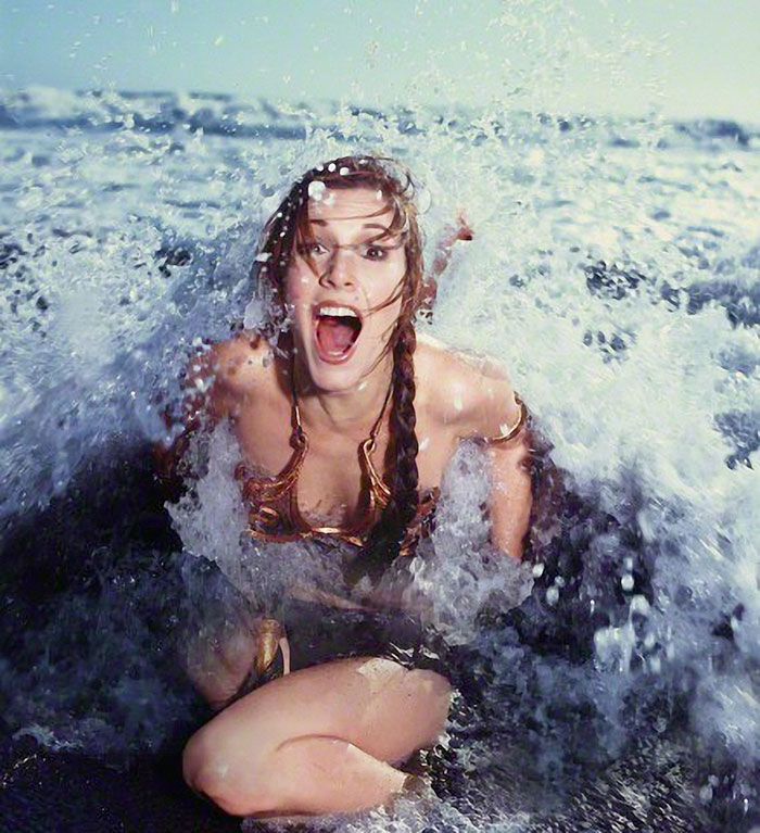 princess-leia-bikini-return-jedi-beach-shoot-1983-carrie-fisher-12 picture