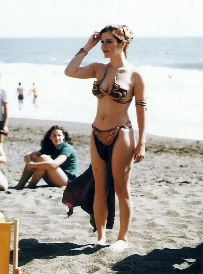 princess-leia-bikini-return-jedi-beach-shoot-1983-carrie-fisher-13 picture