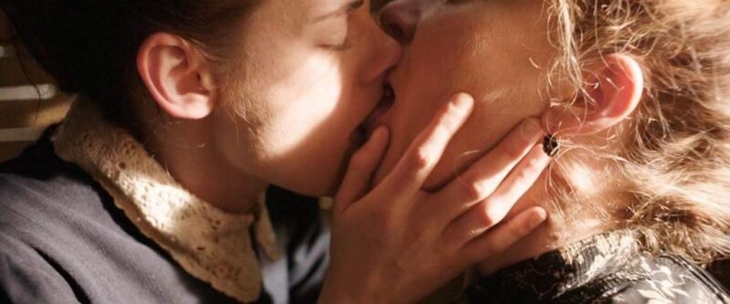 Kristen Stewart & Chloe Sevigny Lesbian Scene from ‘Lizzie’ picture