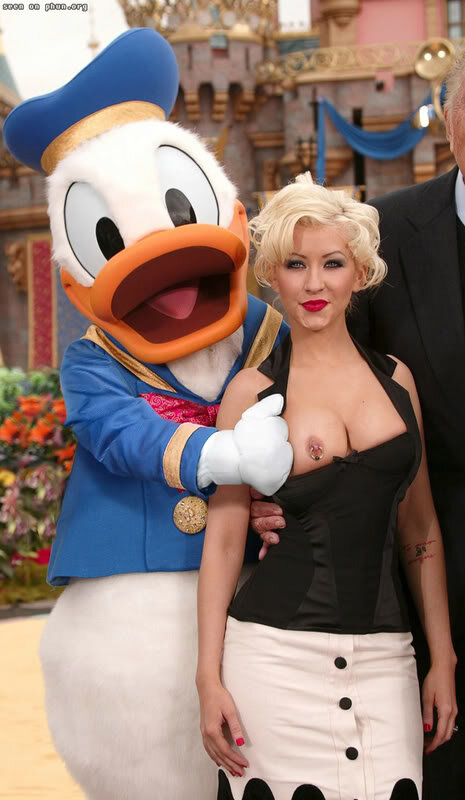 Christina Aguilera donald boob shot picture