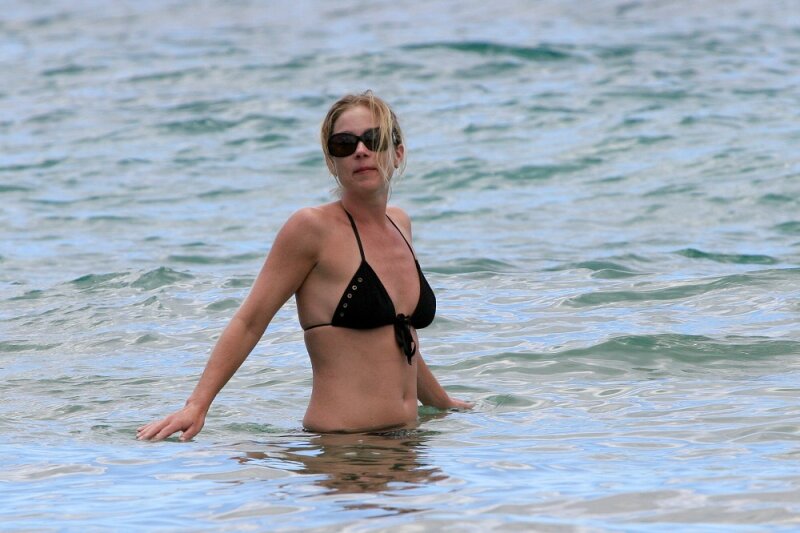 Christina Applegate Bikini Candid picture