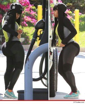Black Chyna Ass In Tight Pants In Public picture