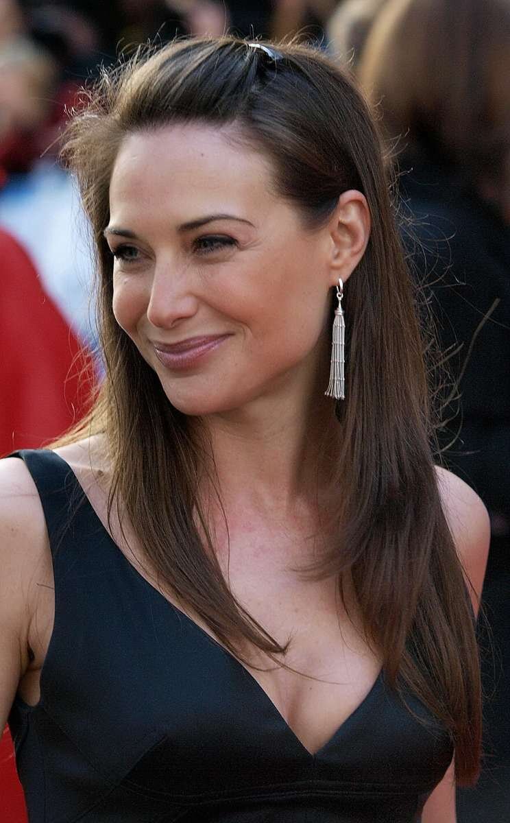 Claire Forlani -7/72 -5'5''- 32B-24-33''- 115lbs - 8-Shoe, British Cunnilingus! - Yum! Yum! picture