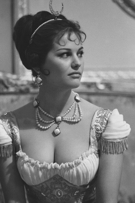 Claudia Cardinale picture