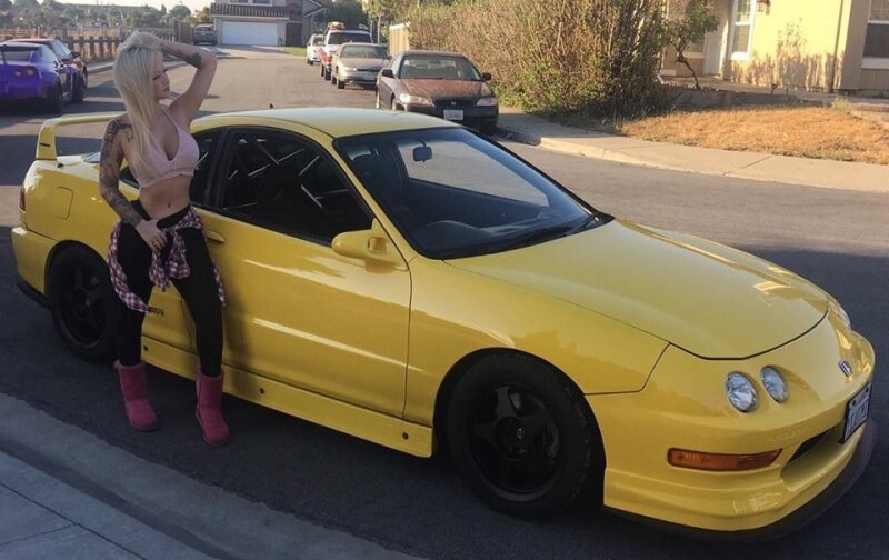 AzeeenBarbie69 Aka Azeeen vu vuu looking all cool standing next to her car - fota cooll asiann model picture