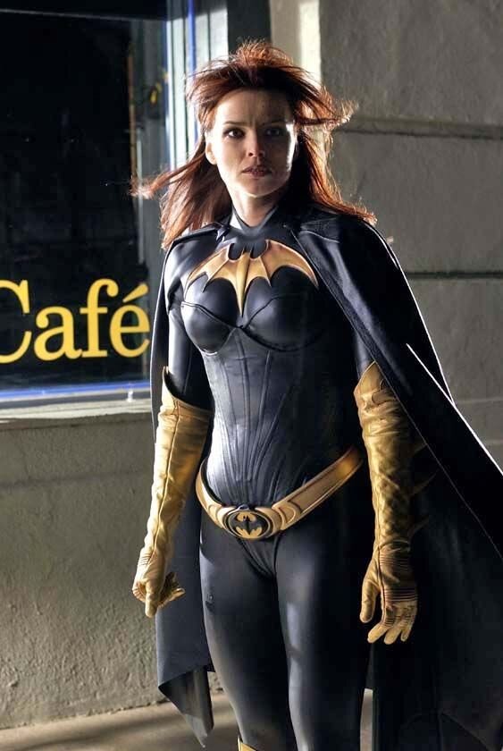 Dina Meyer as Batgirl in Birds of Prey picture