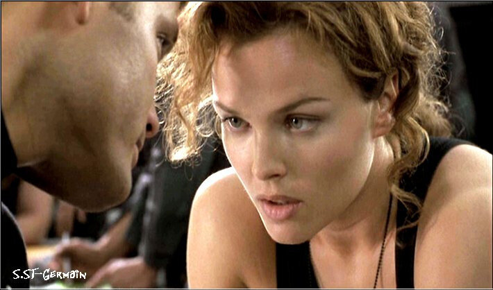 Dina Meyer as Dizzy Flores in Starship Troopers picture