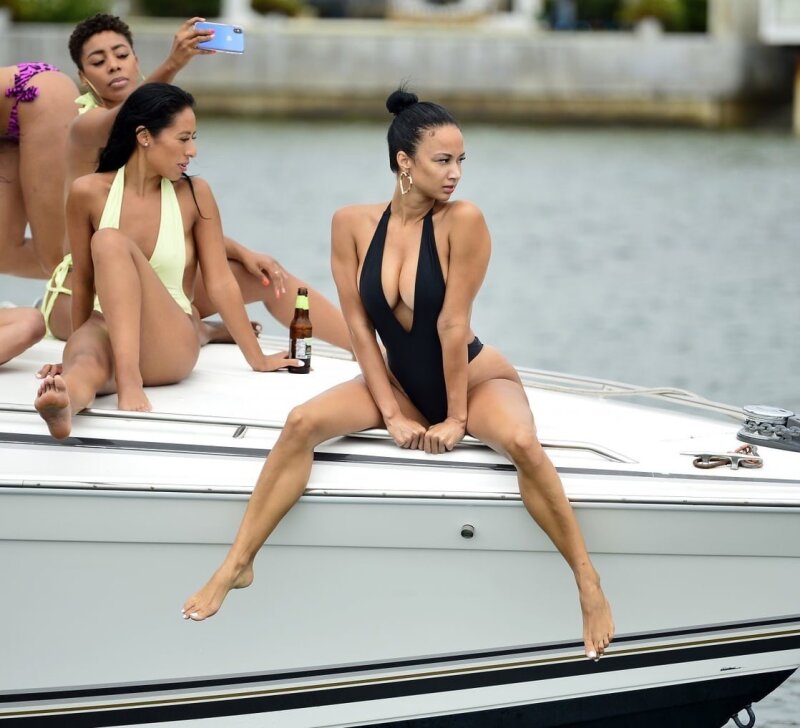 Draya Michele Spread Legs Sitting on a Yacht picture