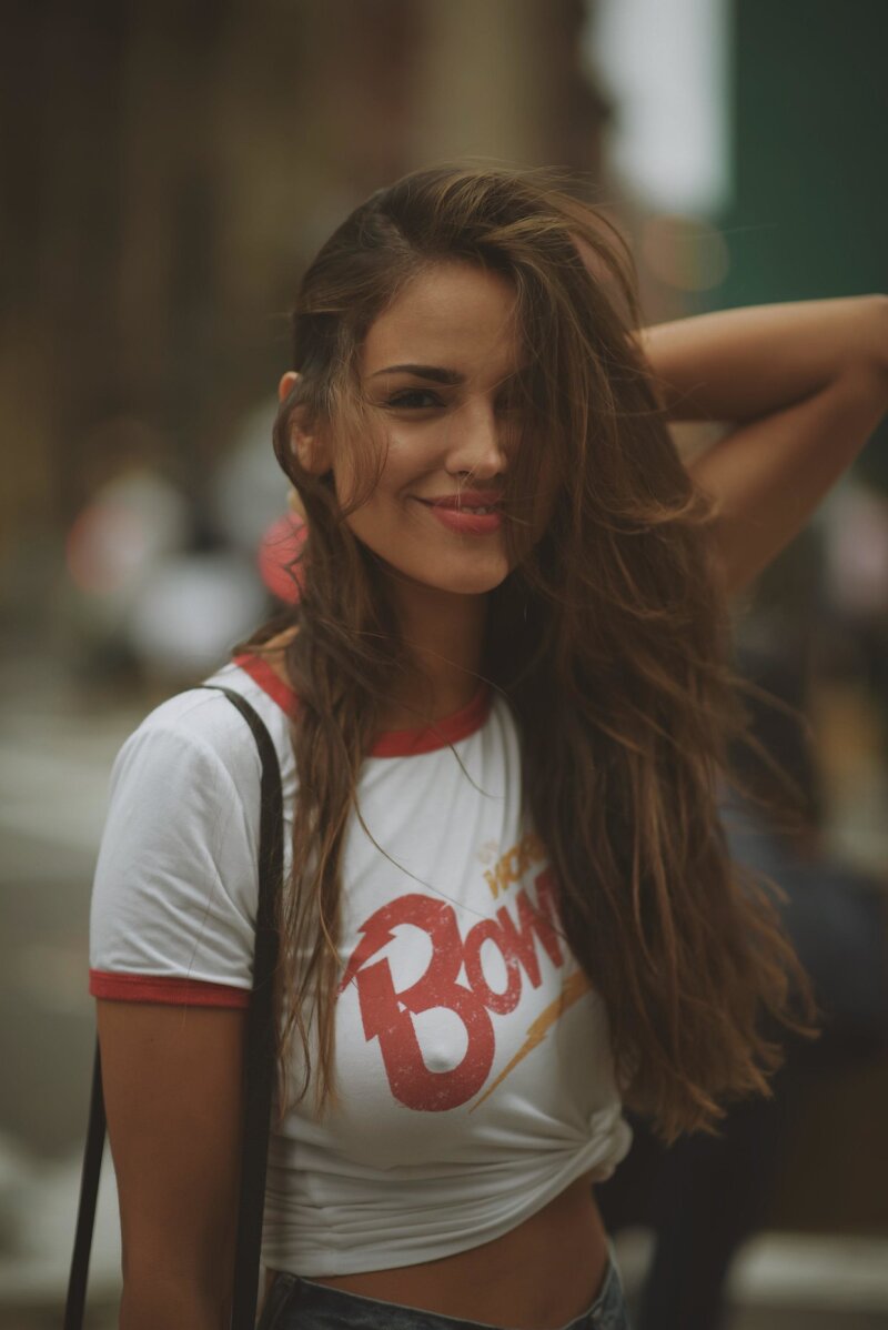 Eiza Gonzalez in a Bowie t-shirt picture