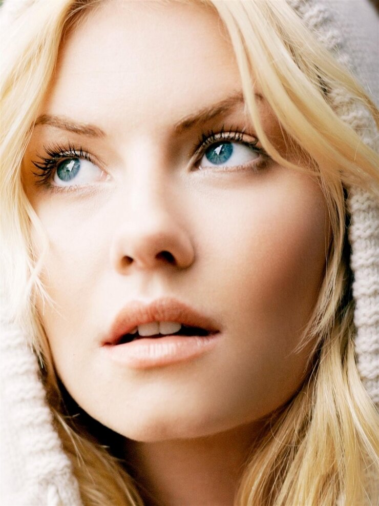 Elisha Cuthbert (gallery - mix) picture