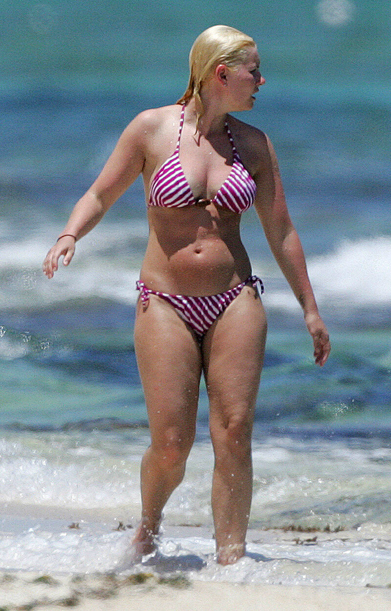 Elisha Cuthbert -11/82 - 5'3''- 34-24-33''-34C-Bra -125lbs -6-Shoe, Pretty Hot Thighs, Cunnilingus! -Yum! Yum! Yum! picture