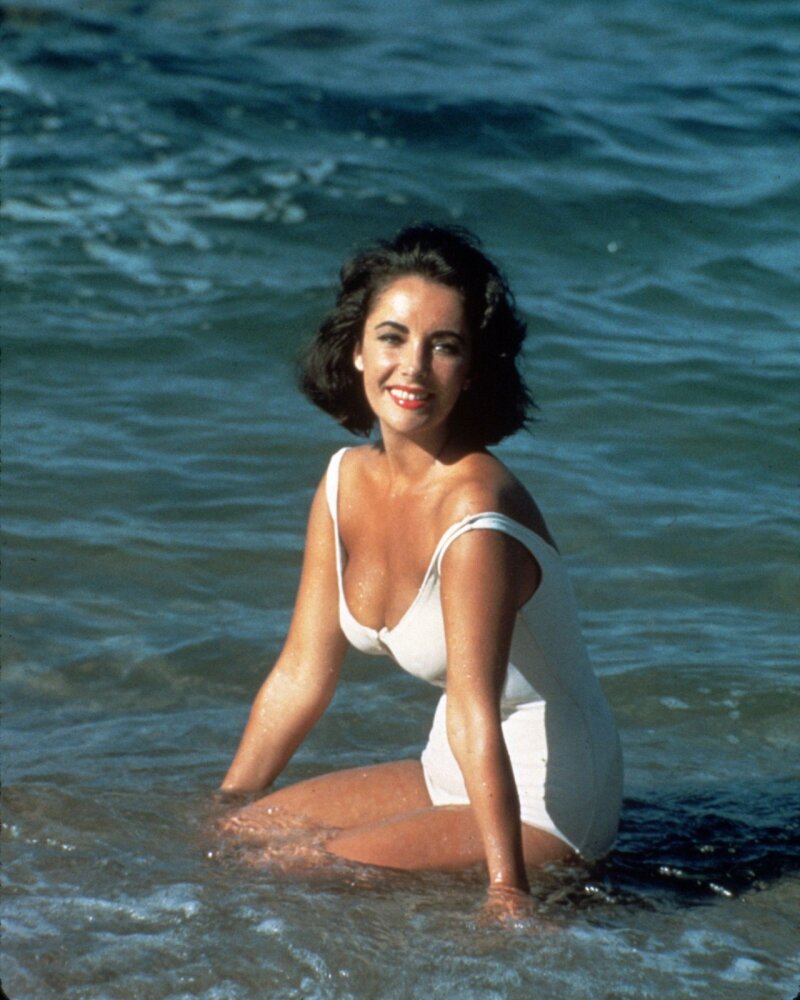 Actress Elizabeth Taylor swimsuit picture