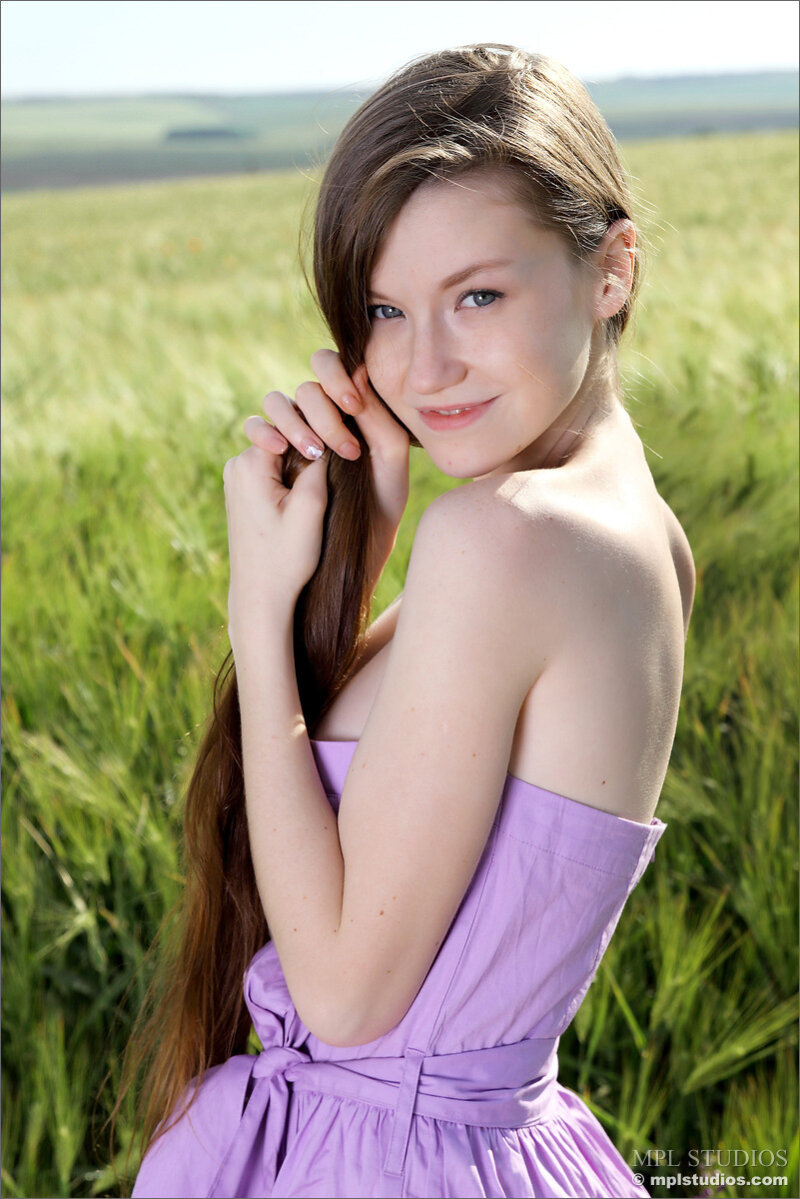 Emily Bloom in a field picture
