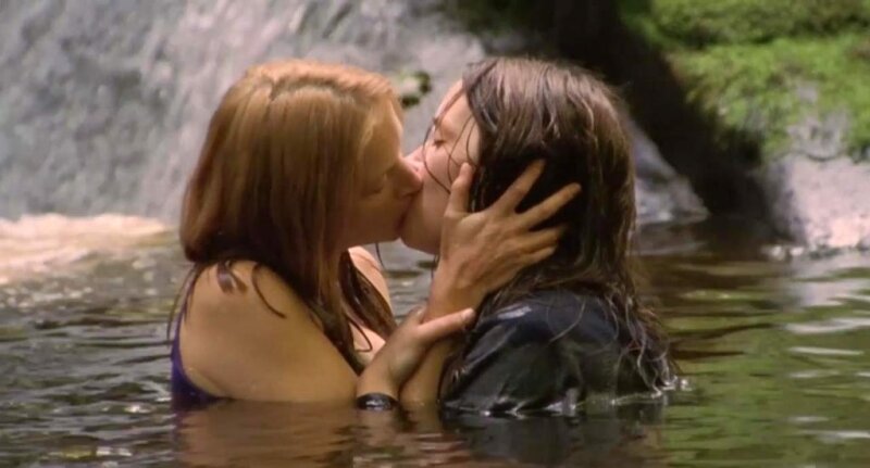 Emily Blunt & Natalie Press Lesbian Kiss from ‘My Summer of Love’ picture