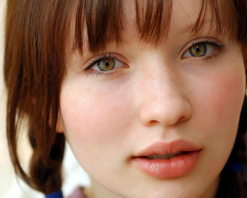 Emily Browning picture