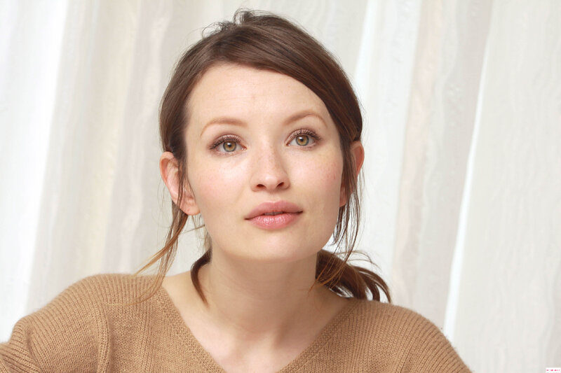 Emily Browning picture