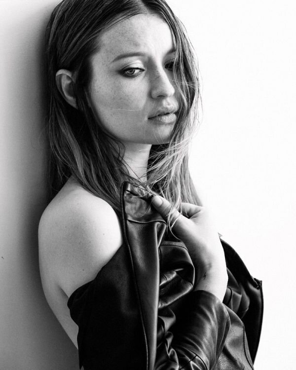 Emily Browning picture