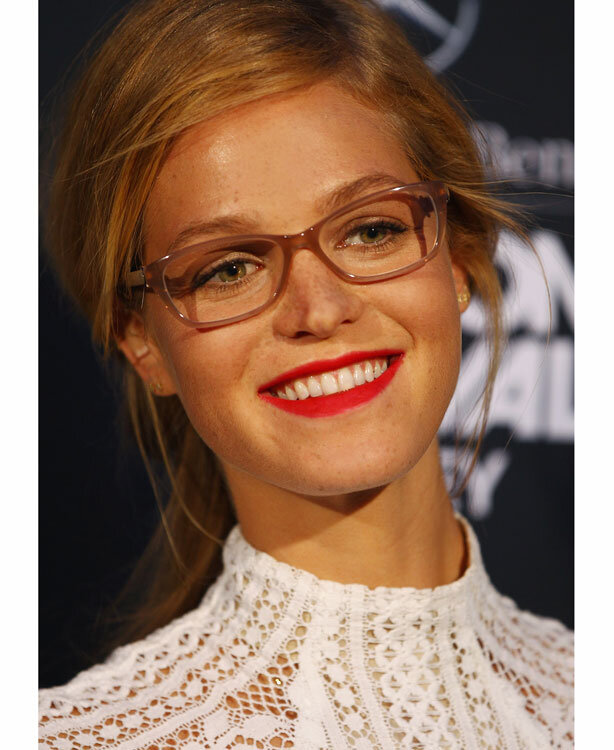 Erin Heatherton glasses picture