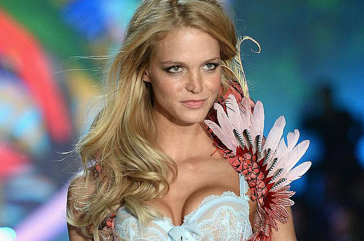 Erin Heatherton in sexy lingeries runway shots picture