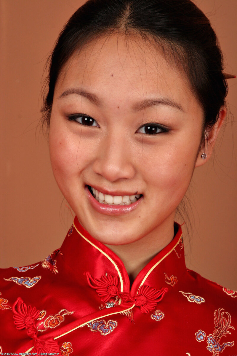 Evelyn Lin in traditional Chinese clothes picture