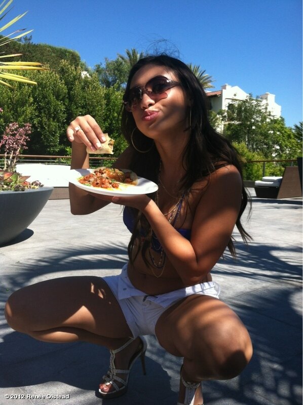 Francia Raisa -7/88 -5'3''- 36-25-37''- 125lbs -7.5-Shoe, Not Skinny Hot....Eat Her!....Yum! Yum! Yum! picture