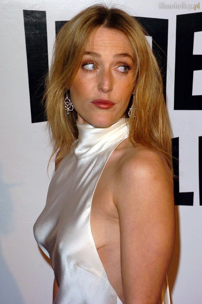 Gillian Anderson... Dressed Up Pokies! picture