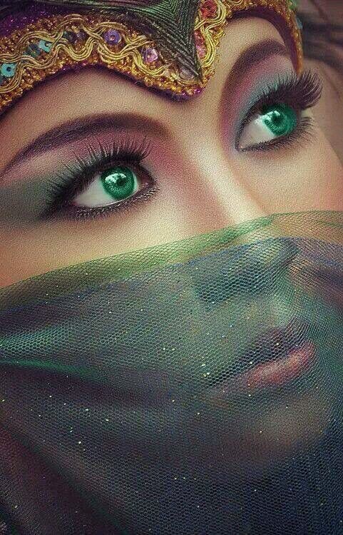 green eyed odalisque picture