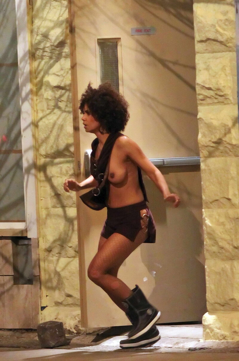 Halle Berry topless picture