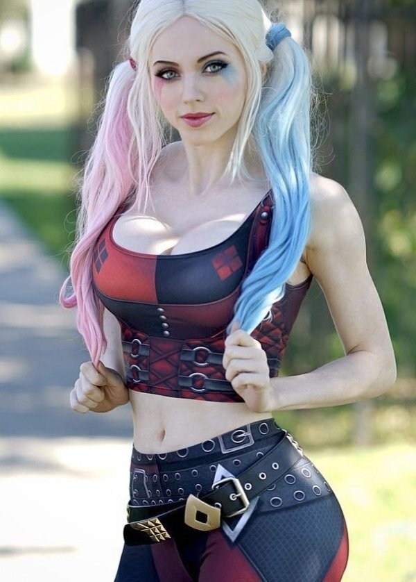 Hot Harley Quinn picture