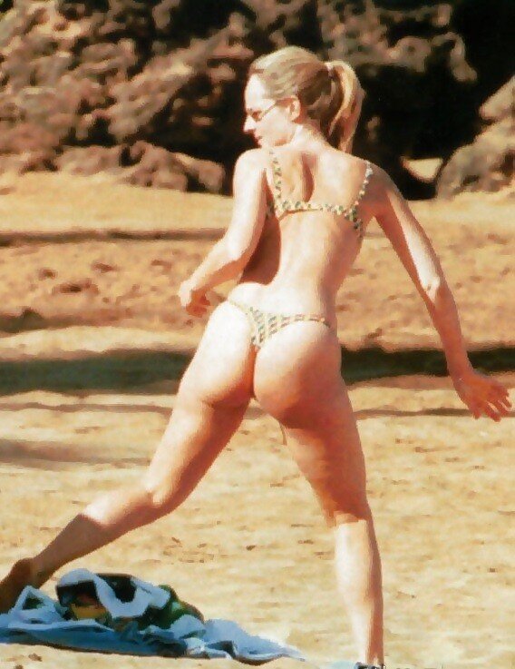 Helen Hunt at the beach picture